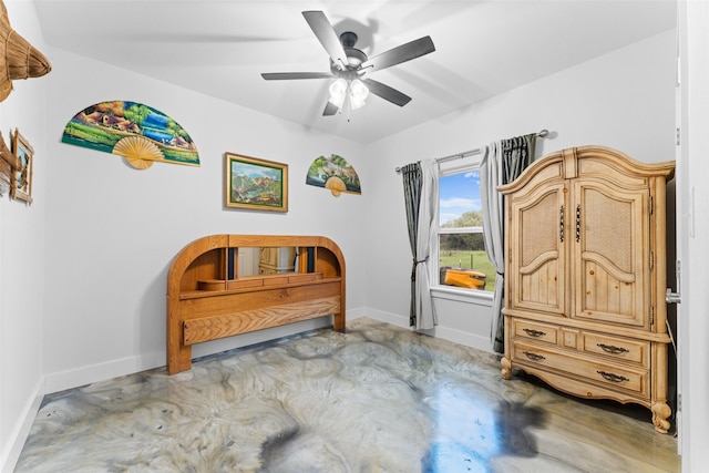 555 Advance Rd, Weatherford, TX 76088 - living area featuring concrete floors, baseboards, and ceiling fan