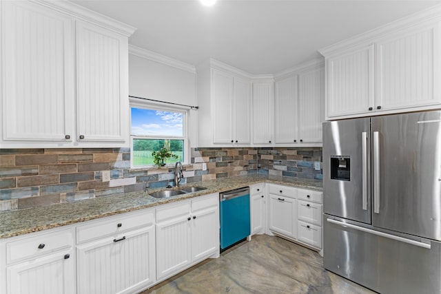 555 Advance Rd, Weatherford, TX 76088 - kitchen featuring stainless steel fridge, a sink, dishwashing machine, backsplash, and crown molding
