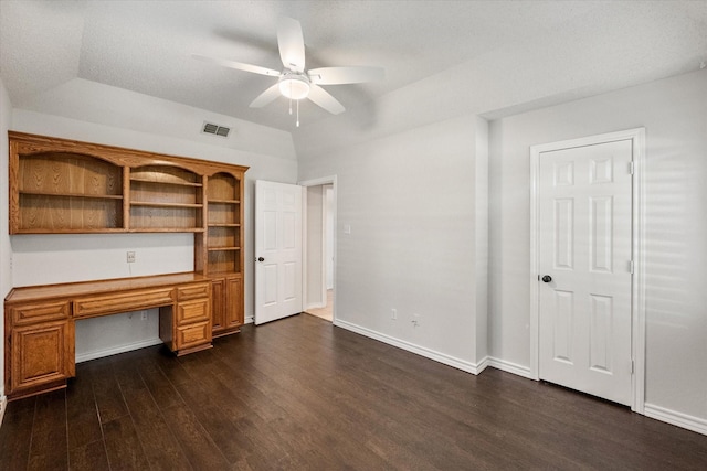 unfurnished office featuring a ceiling fan, built in study area, dark wood-style floors, and baseboards
