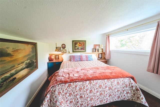 7006 Horseshoe Bend Trl, Weatherford, TX 76087 - bedroom with a textured ceiling, wood finished floors, baseboards, and vaulted ceiling