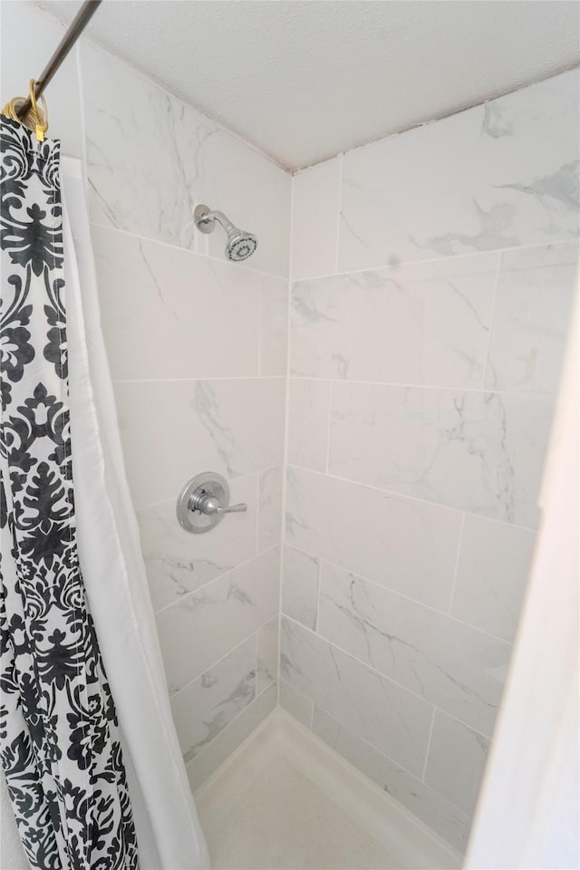 7006 Horseshoe Bend Trl, Weatherford, TX 76087 - bathroom with tiled shower