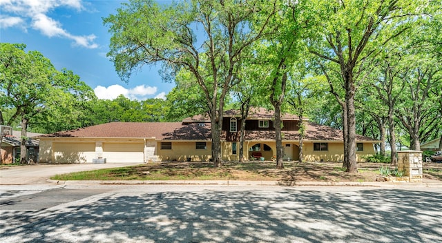 116 Nottingham Cir, Bridgeport, TX 76426 - view of front of home featuring driveway and a garage