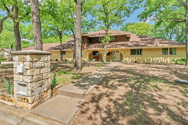 116 Nottingham Cir, Bridgeport, TX 76426 - view of front of home with covered porch and stucco siding