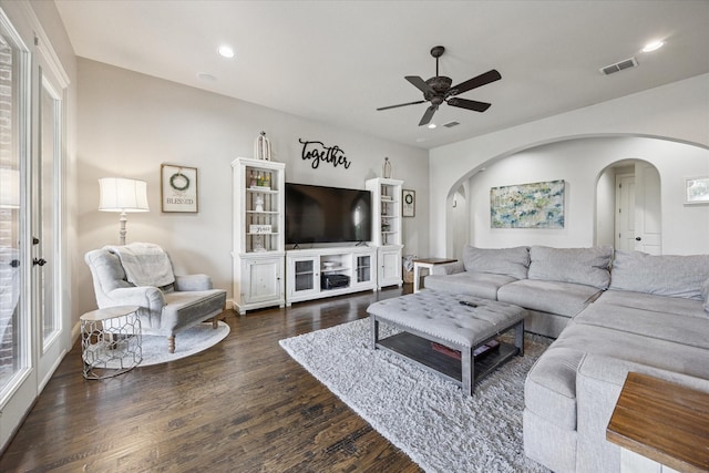 living area featuring dark wood finished floors, arched walkways, a ceiling fan, recessed lighting, and healthy amount of natural light