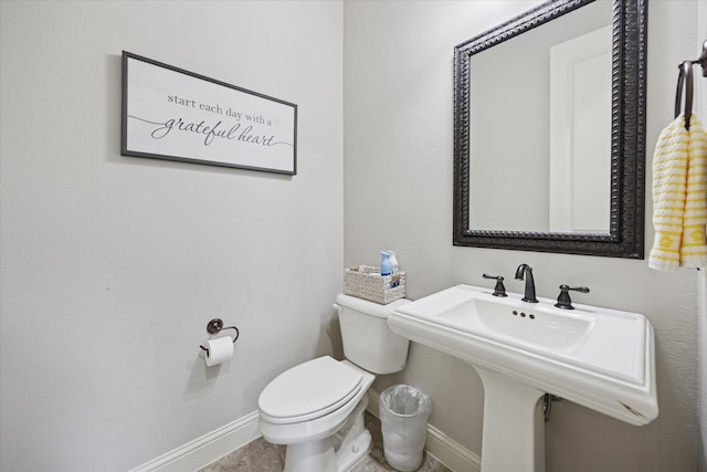 580 Butchart Dr, Prosper, TX 75078 - bathroom featuring baseboards, toilet, and a sink