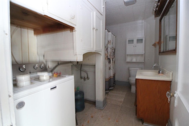 260 S Munday Ave, Munday, TX 76371 - laundry room with washer / dryer and light tile patterned flooring