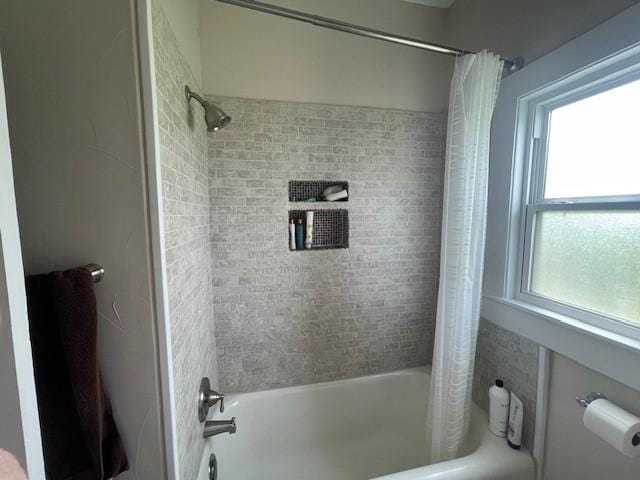 bathroom with shower / tub combo