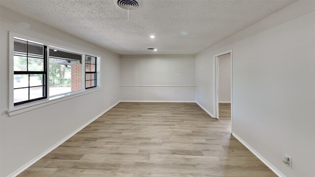 5828 Cynthia Cir, North Richland Hills, TX 76117 - unfurnished room with a textured ceiling, light wood-style floors, baseboards, and recessed lighting