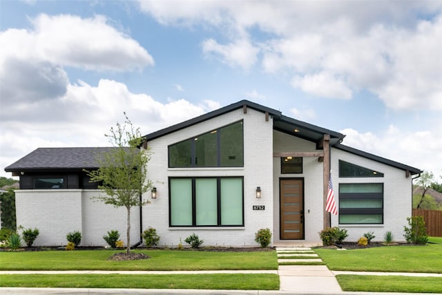 view of front facade with brick siding