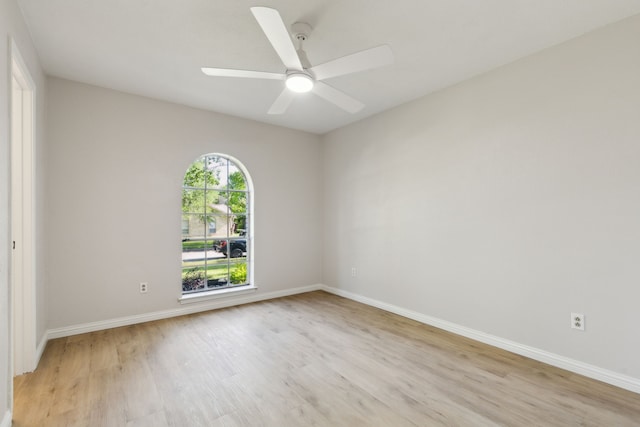 empty room with light wood-style flooring, baseboards, and ceiling fan