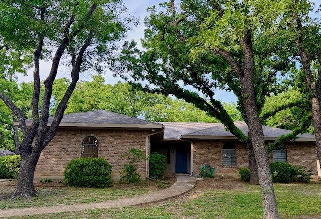 5711 Trail Lake Dr, Arlington, TX 76016 - ranch-style house featuring brick siding, a shingled roof, and a front lawn