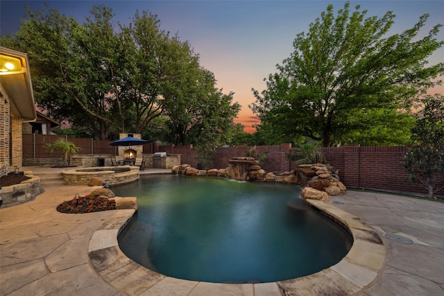 5063 Stillwater Trl, Frisco, TX 75034 - pool at dusk featuring a patio, a fenced backyard, and a pool with connected hot tub