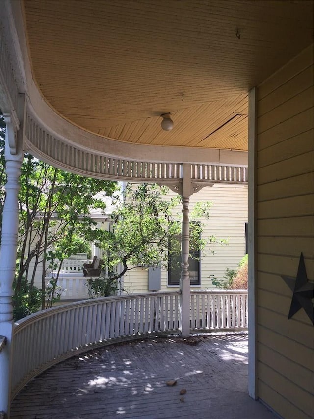 211 N Pleasant St, Hillsboro, TX 76645 - view of wooden terrace