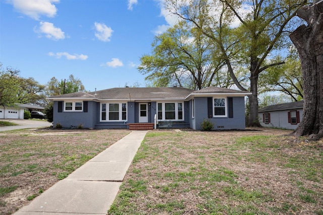 view of front of home featuring a front yard