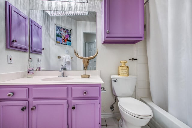 2904 Branch Hollow Cir, Flower Mound, TX 75028 - full bath with toilet, vanity, shower / bath combination with curtain, tile patterned flooring, and baseboards