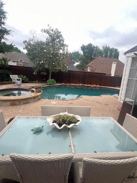 2904 Branch Hollow Cir, Flower Mound, TX 75028 - view of swimming pool featuring an in-ground hot tub and a fenced backyard
