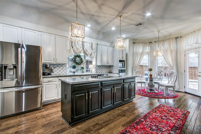 2904 Branch Hollow Cir, Flower Mound, TX 75028 - kitchen with appliances with stainless steel finishes, a chandelier, white cabinetry, recessed lighting, and plenty of natural light