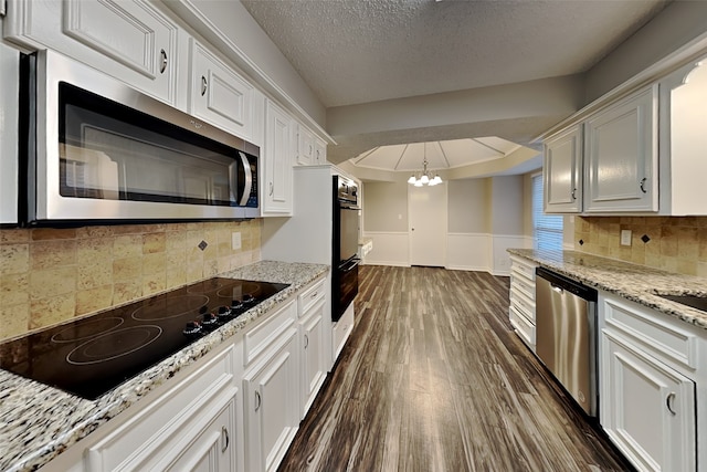 2800 Glen Forest Ln, Plano, TX 75023 - kitchen featuring black appliances, a chandelier, white cabinetry, tasteful backsplash, and a textured ceiling