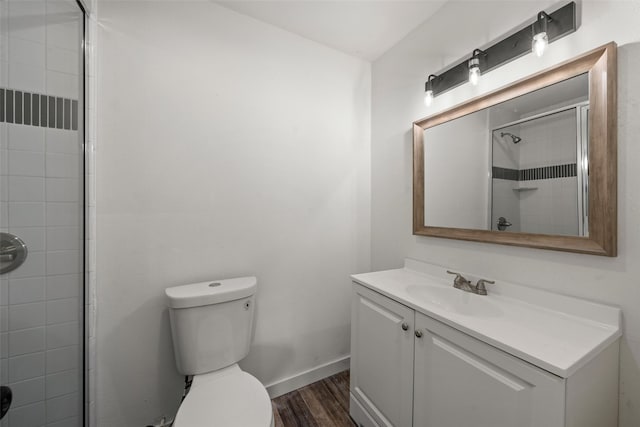 121 Faye St, Lacy Lakeview, TX 76705 - full bath featuring wood finished floors, a tile shower, toilet, vanity, and baseboards