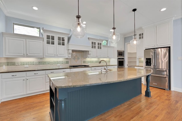 3706 Plum Vista Pl, Arlington, TX 76005 - kitchen featuring appliances with stainless steel finishes, a sink, light wood finished floors, decorative backsplash, and white cabinets