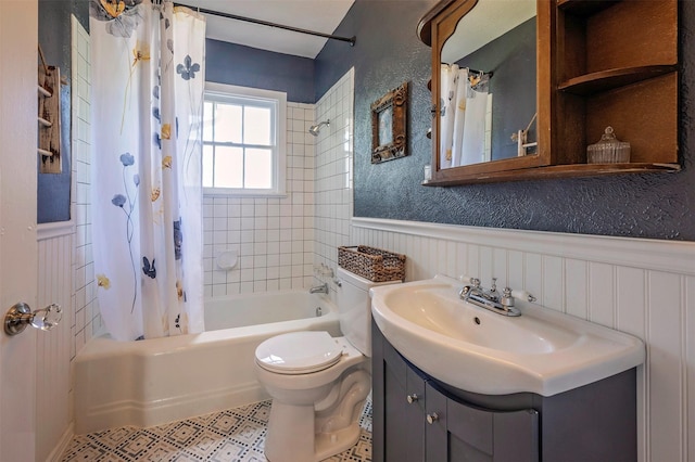 1108 W Jessamine St, Fort Worth, TX 76110 - bathroom with wainscoting, shower / bath combination with curtain, toilet, and vanity