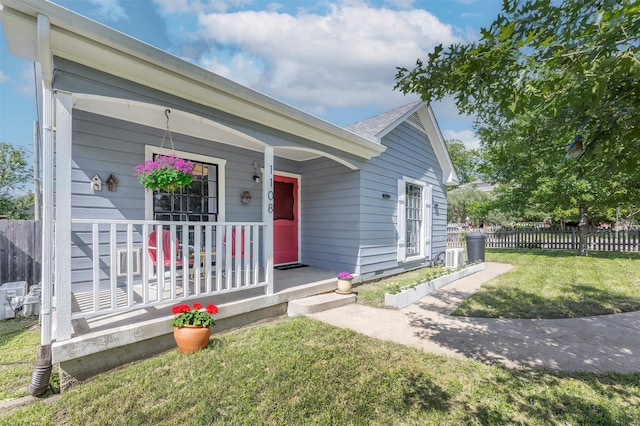 1108 W Jessamine St, Fort Worth, TX 76110 - view of front facade featuring a porch