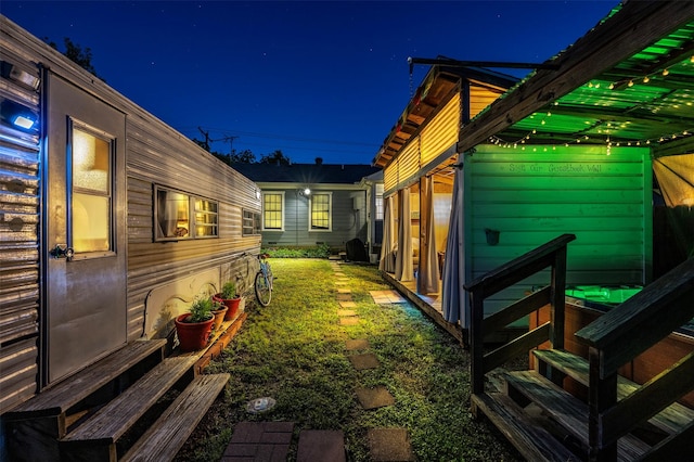 1108 W Jessamine St, Fort Worth, TX 76110 - view of yard at twilight