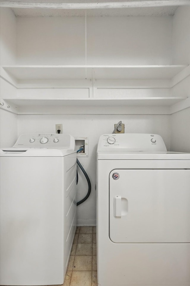 2000 Willoughby Ln Unit 5520, Arlington, TX 76011 - clothes washing area with washer and dryer and baseboards