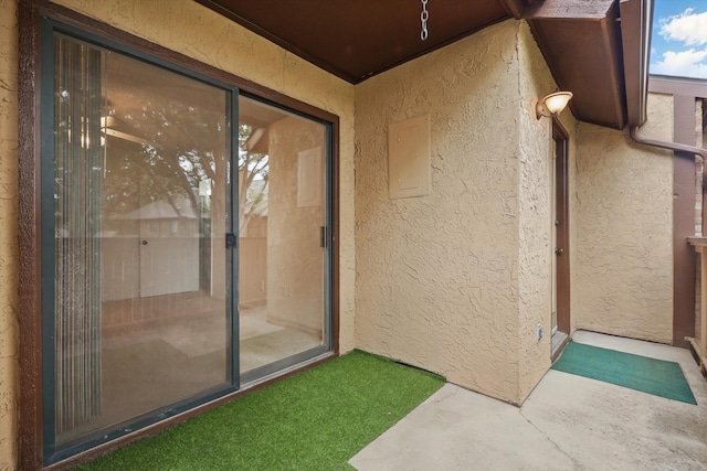 2000 Willoughby Ln Unit 5520, Arlington, TX 76011 - view of exterior entry featuring stucco siding