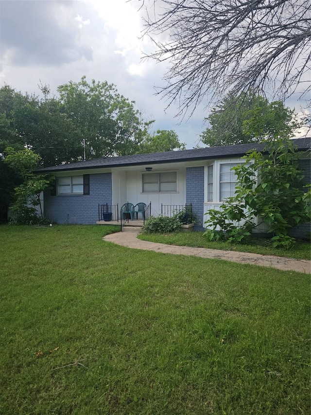 4902 Meyers Ln, Bellmead, TX 76705 - single story home with brick siding and a front lawn