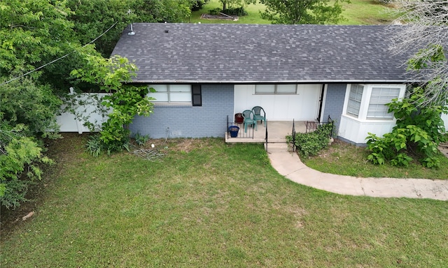 4902 Meyers Ln, Bellmead, TX 76705 - view of front of house featuring roof with shingles, brick siding, and a front yard