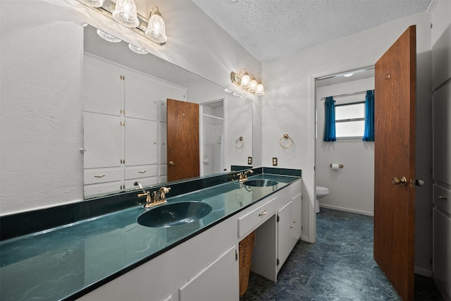 150 N Powell Dr, Hubbard, TX 76648 - bathroom featuring toilet, a textured ceiling, and double vanity