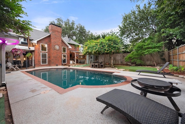 2608 Rivercrest Dr, Arlington, TX 76006 - view of swimming pool with a patio and a fenced backyard