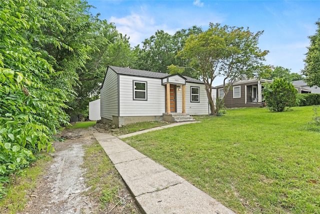 5101 Penrod Ct, River Oaks, TX 76114 - view of front facade with driveway and a front lawn
