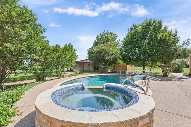 3439 Willow Branch Rd, Mcgregor, TX 76657 - view of swimming pool featuring a pool with connected hot tub