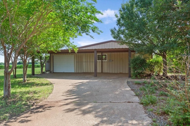 3439 Willow Branch Rd, Mcgregor, TX 76657 - garage with driveway