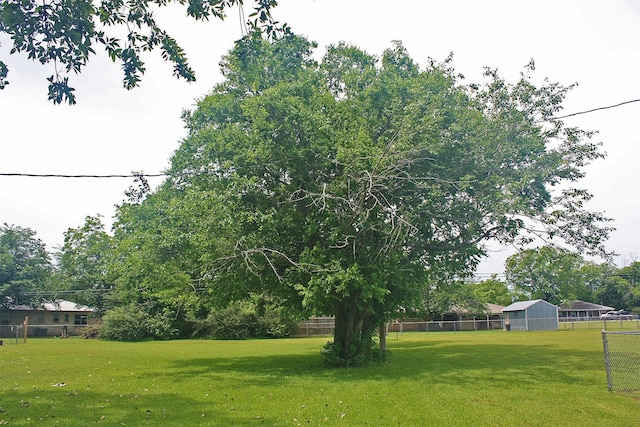 205 N Texas St, Whitney, TX 76692 - view of yard featuring fence