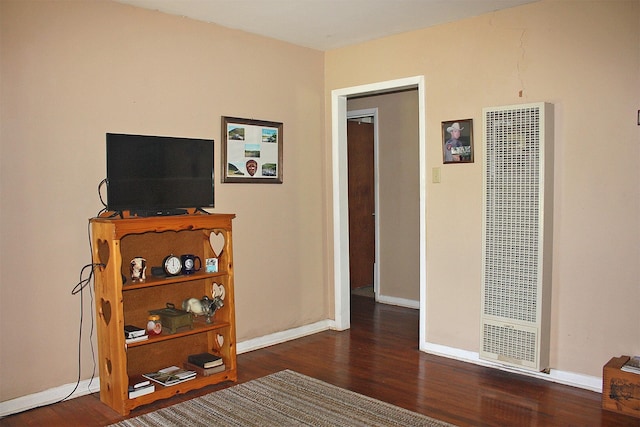 205 N Texas St, Whitney, TX 76692 - bedroom featuring a heating unit, wood finished floors, and baseboards