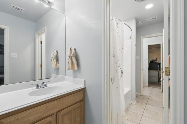 1233 Fox Hunt Trl, Willow Park, TX 76087 - full bath featuring tile patterned floors, washtub / shower combination, and baseboards