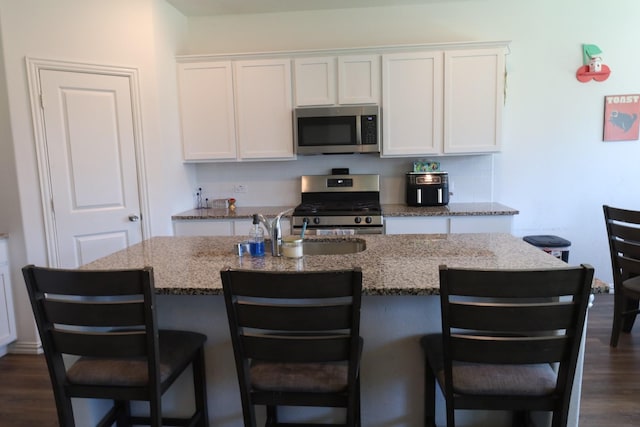 1129 Cropout Way, Fort Worth, TX 76052 - kitchen featuring stainless steel appliances, a sink, white cabinetry, and dark wood-style floors