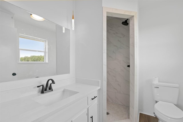 698 County Road 3825, Bridgeport, TX 76458 - full bathroom with a tile shower, toilet, and vanity
