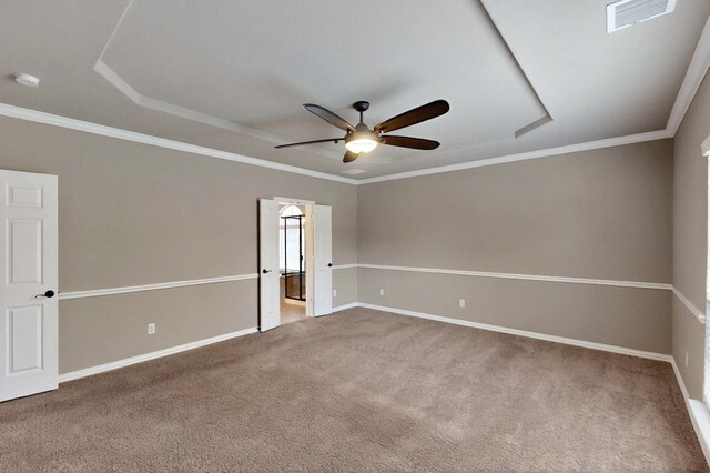 carpeted spare room with a ceiling fan, a smoke detector, crown molding, and baseboards