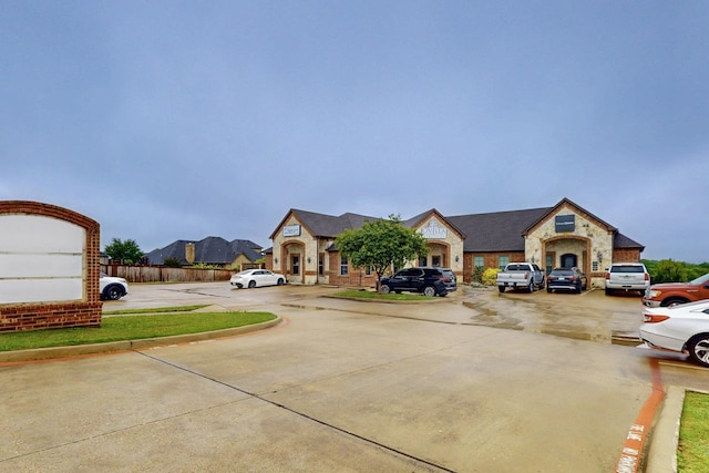 view of yard featuring a residential view