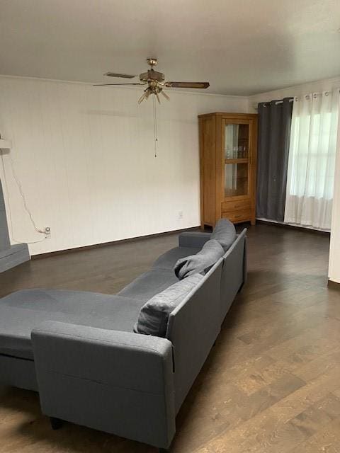 living room featuring ceiling fan