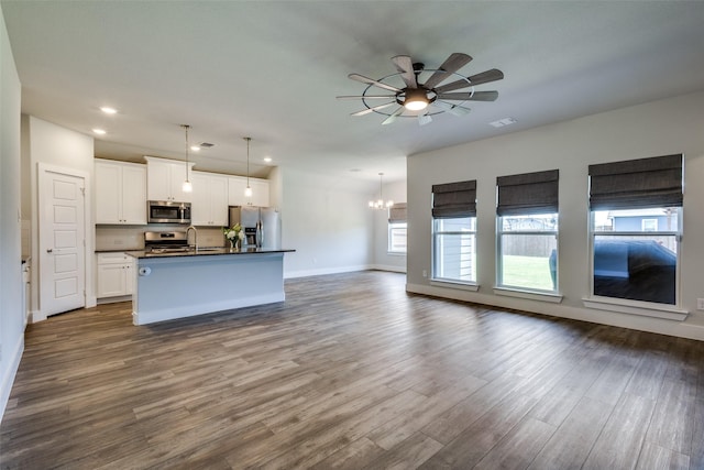 611 Kyle Dr, Tioga, TX 76271 - kitchen featuring stainless steel appliances, dark countertops, open floor plan, a ceiling fan, and recessed lighting