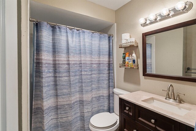 237 Ben Lacy Dr, Gun Barrel City, TX 75156 - full bath with toilet, vanity, and curtained shower
