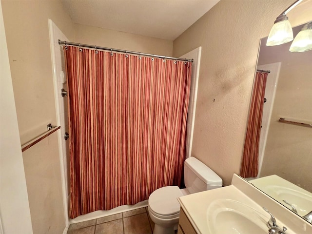 10908 Brandenberg Dr, Frisco, TX 75035 - full bath featuring vanity, toilet, tile patterned flooring, curtained shower, and a textured wall