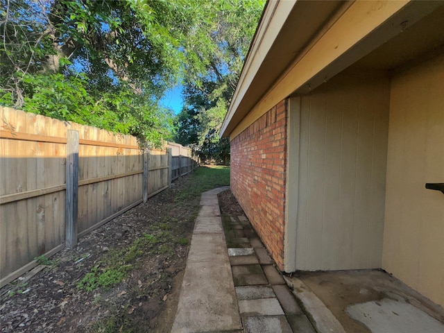 1029 Fox River Ln, Fort Worth, TX 76120 - view of side of property featuring brick siding and fence