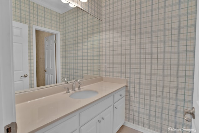 11911 Longfellow Cir, Shreveport, LA 71106 - bathroom with wallpapered walls and vanity