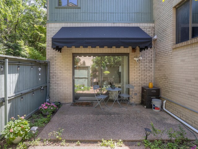 2633 Mccart Ave, Fort Worth, TX 76110 - view of patio